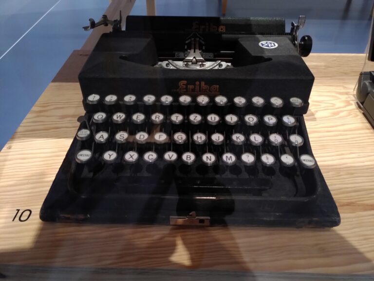typing double r’s by Doritt Carroll