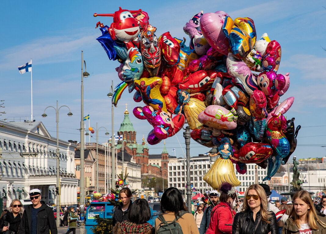 2048px-2018_First_of_May_in_Helsinki_40815762503-web